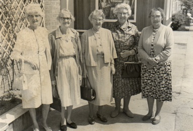 Mrs Lowe, Mrs Pegg, Mrs Rodgers, Mrs Pritchard & Mrs Bowen in Skegness (1960's)