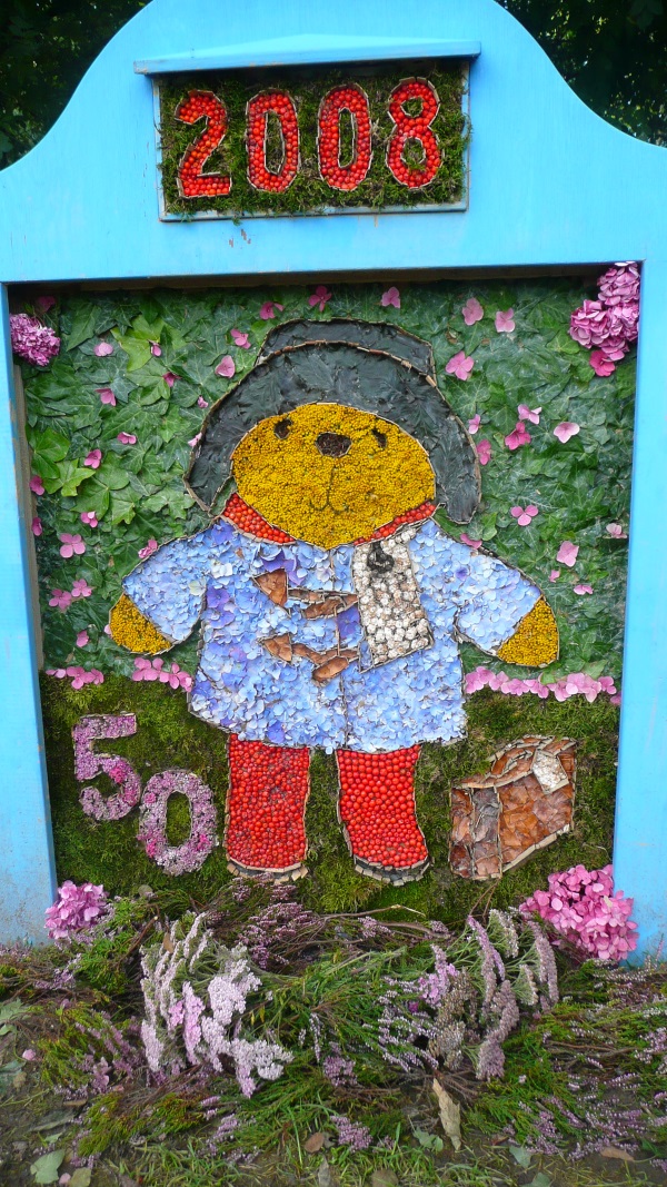 Hollymoorside Well Dressings - 2008