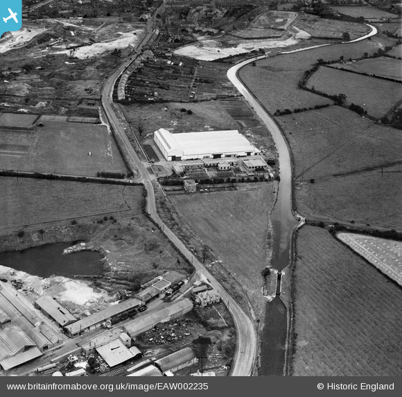 John Shaw Ltd Wire Rope Works and the Chesterfield Canal, Worksop, 1946 - Britain from above