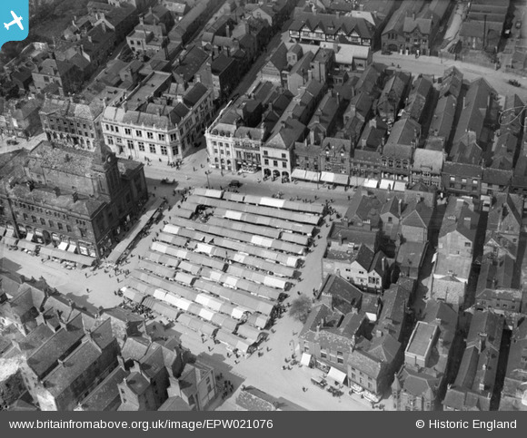 The Market Place and Market Hall, Chesterfield, 1928 - Britain from above (6)