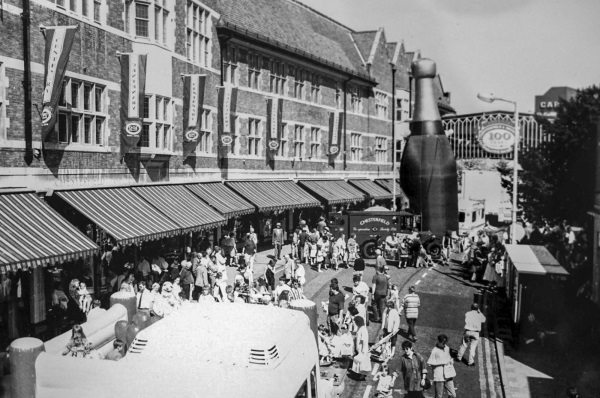 Celebrations on Elder Way marking the Chesterfield Coperative Society centenary in 1994 (2)