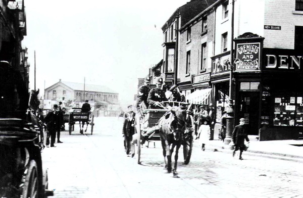 2-police-wagon-with-offender outside Dents -1905 - Chesterfield Museum