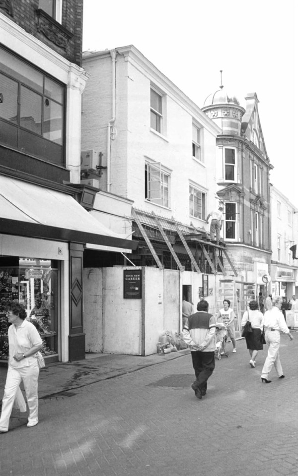 5-7 High Street, May 1992. - Paul Greenroad