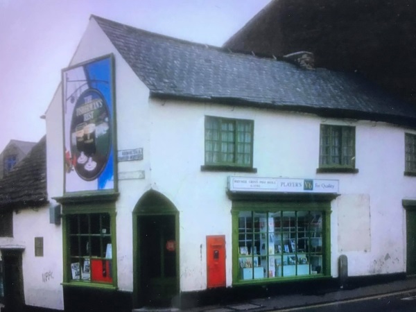 Holywell Cross Post Office, around 🤔 1981. -Alan Taylor