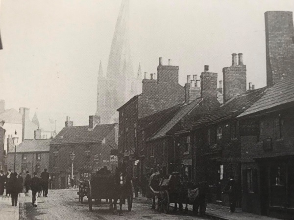 A view of Holywell Street, looking towards Holywell Cross 1906. - Alan Taylor