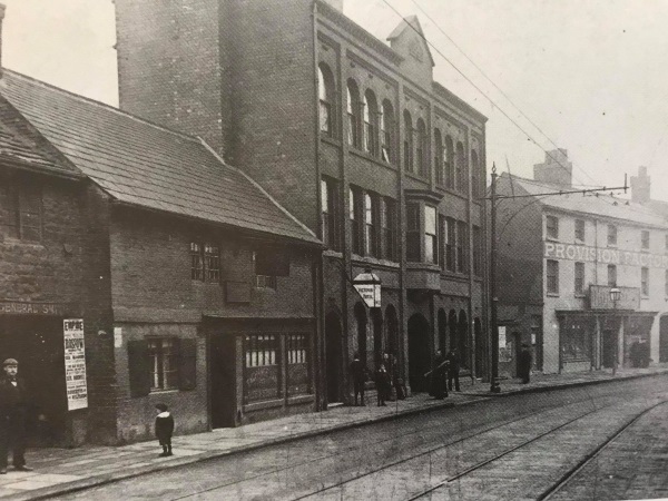 Holywell Street in the tram era around 1906.  - Alan Taylor