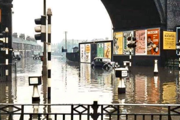 Horns Bridge flooding 1952 - Kev Walton