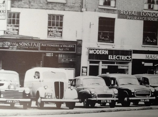 Low Pavement, facing New Square actually date from 1958 - Alan Taylor