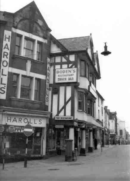 Low Pavement - Boden's Frish Bar