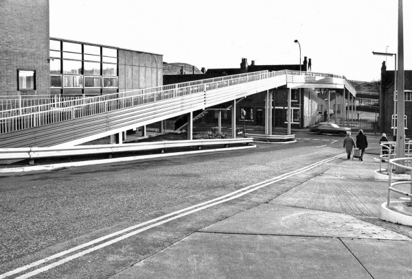 The footbridge over Markham Road - 1976 - Paul Greenroad