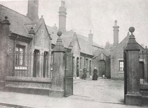 Almshouses in Saltergate about 1908.  - Alan Taylor