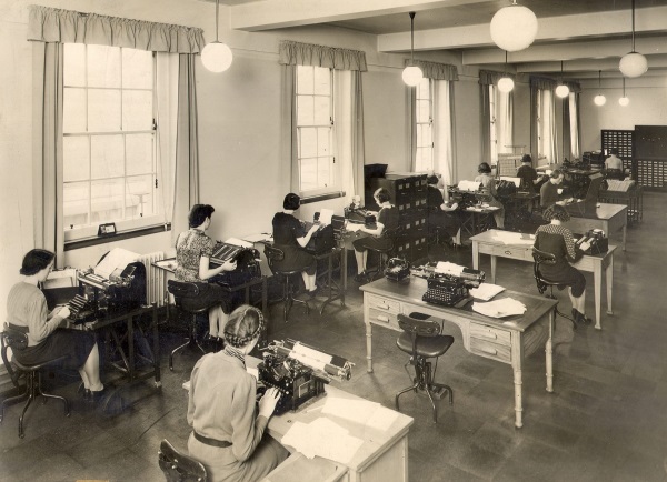 Chesterfield Town Hall in the 1940's.