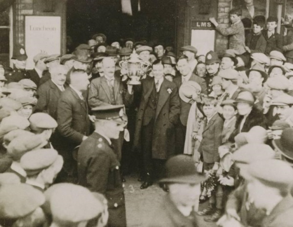 Joe Davis being welcomed at Chesterfield Railway Station after winning the 1928 World Billiards title. - Chesterfield Museum.