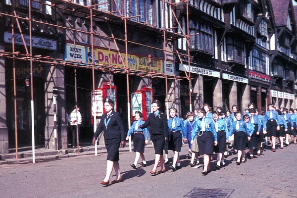 1963 Guides walking marching up knifesmithgate. - Domenico Diiorio